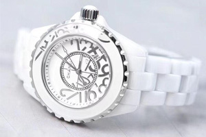 香奈儿J12镶钻款与非镶钻款 手表回收价格差距大吗