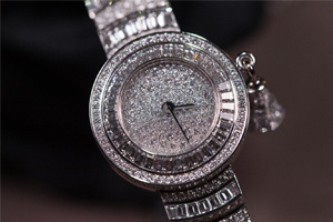梵克雅宝高级珠宝二手表回收多少钱 答案令人大跌眼镜