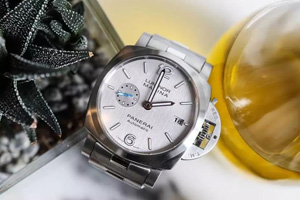 使用全新表盘的沛纳海庐米诺PAM00978回收二手手表一般几折