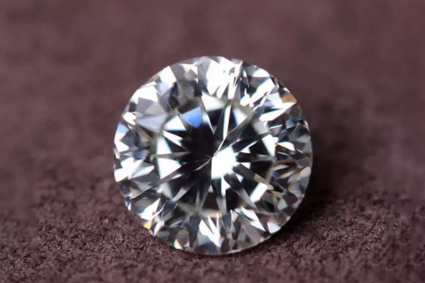 回收钻石价格一般鉴定师怎么算的