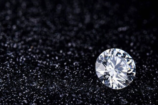 一般来说二手钻石回收跟原价差多少