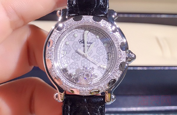 萧邦快乐钻石雪花盘手表回收多少钱 很值得女生了解