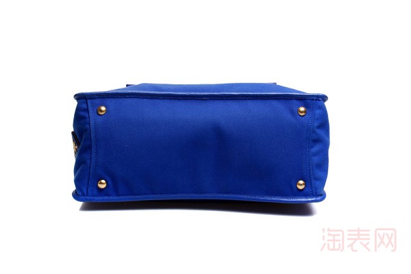 普拉达拼接天蓝色奢侈品包包回收备受瞩目 都市风范有六折
