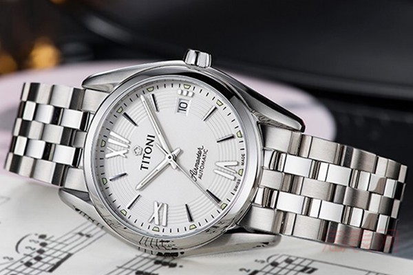  瑞士梅花旧手表回收能卖多少钱