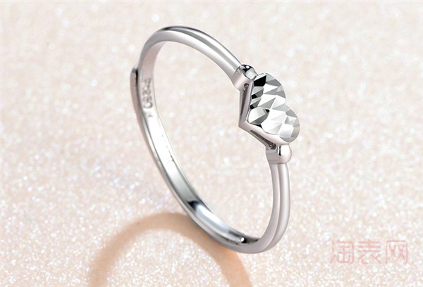铂金带钻石二手戒指回收卖多少钱