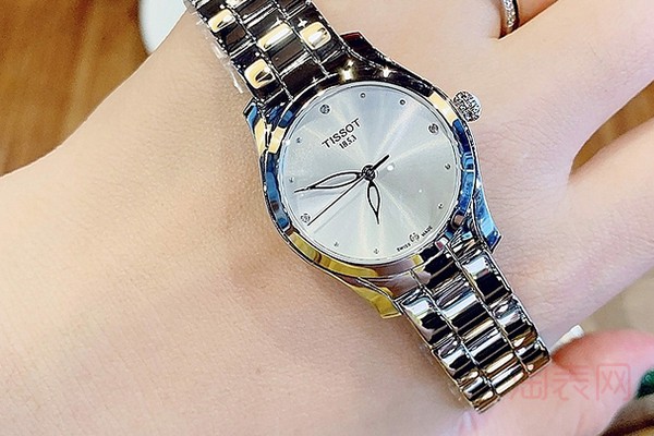 天梭手表2600买的带一年能卖多少钱