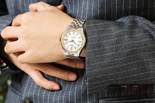 天梭力洛克手表用了三年能卖多少钱