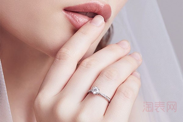 奢侈品钻石戒指回收价格查询收费吗